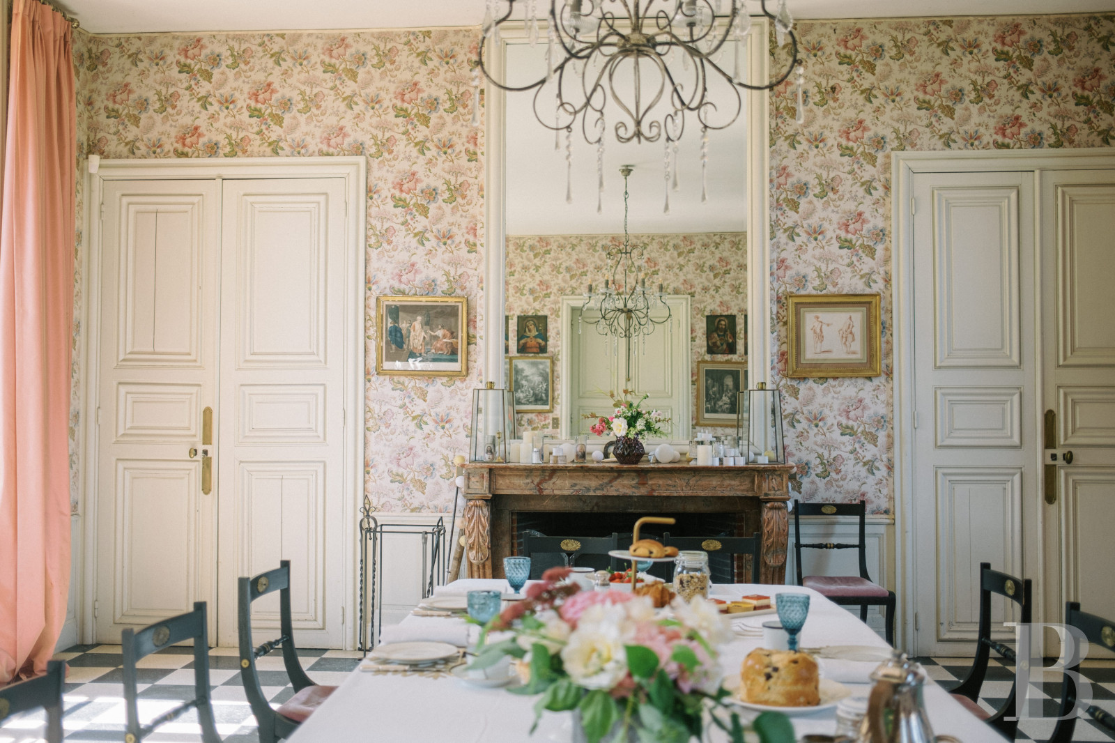 Dans le Calvados, au sud-est de Caen,  un château classique du 18e siècle tout en couleurs - photo  n°9